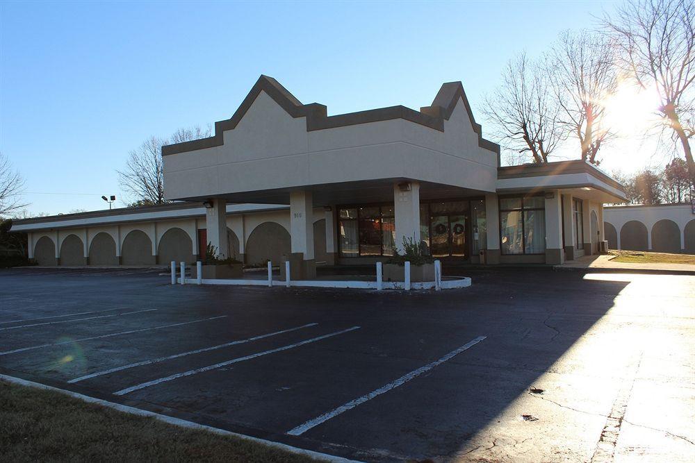 Red Roof Inn & Suites Greenwood, Sc Exterior photo