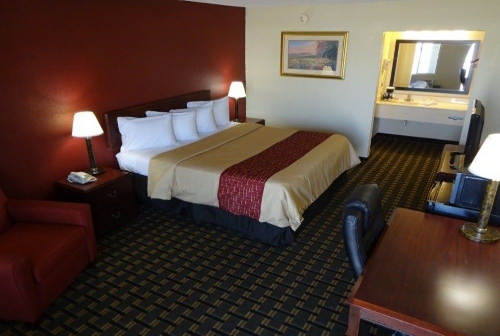 Red Roof Inn & Suites Greenwood, Sc Exterior photo